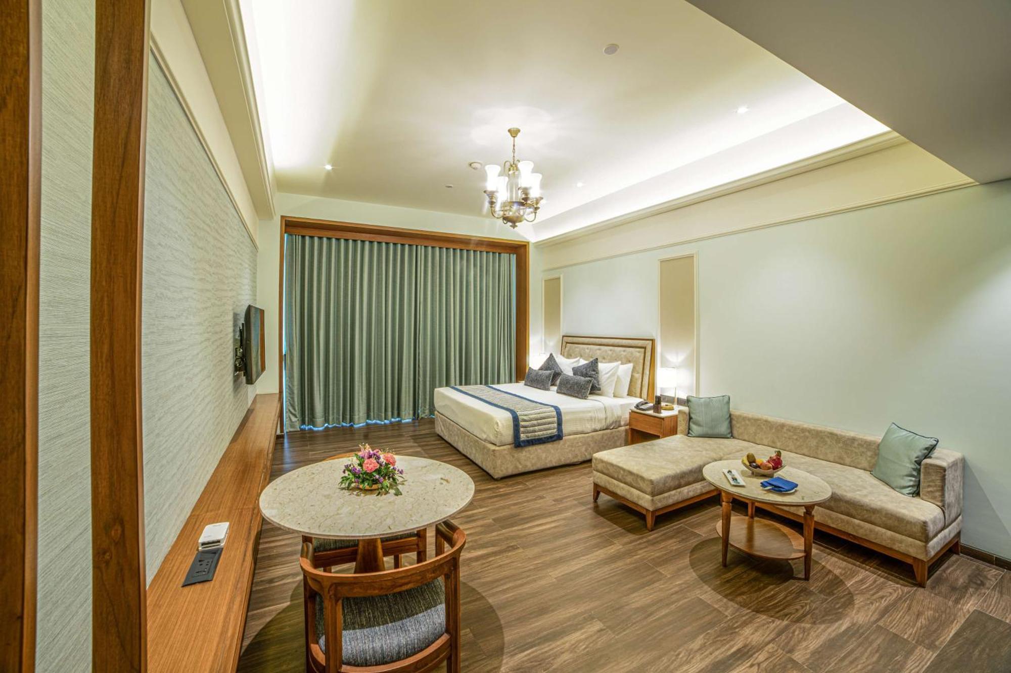 กิฟต์ ซิตี้ คลับ แอนด์ บิสซิเนส เซ็นเตอร์ Hotel กันตินาการ์ ภายนอก รูปภาพ