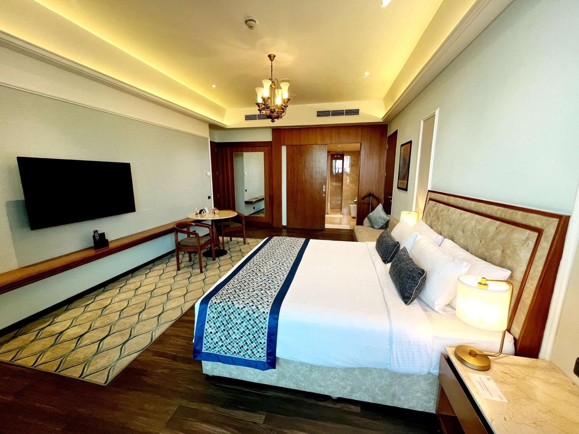 กิฟต์ ซิตี้ คลับ แอนด์ บิสซิเนส เซ็นเตอร์ Hotel กันตินาการ์ ภายนอก รูปภาพ